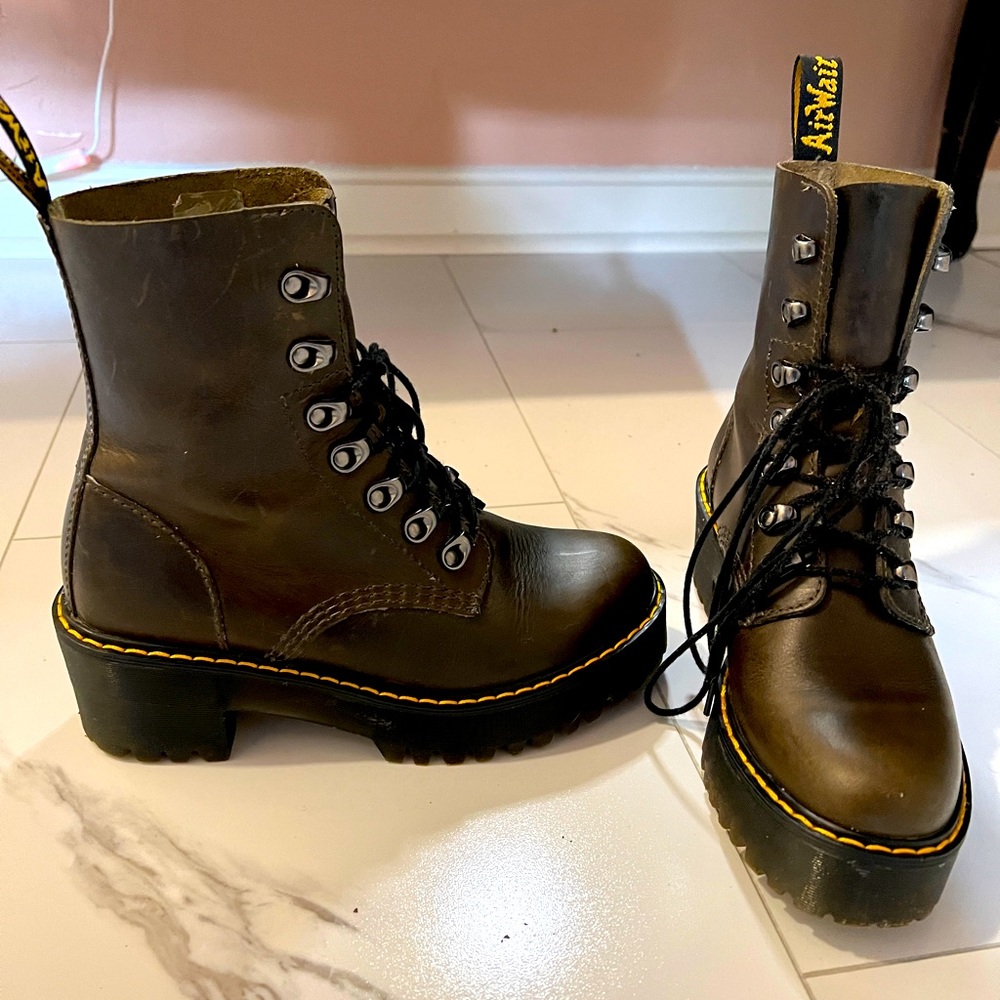 Dr Martens Leona boot size 6